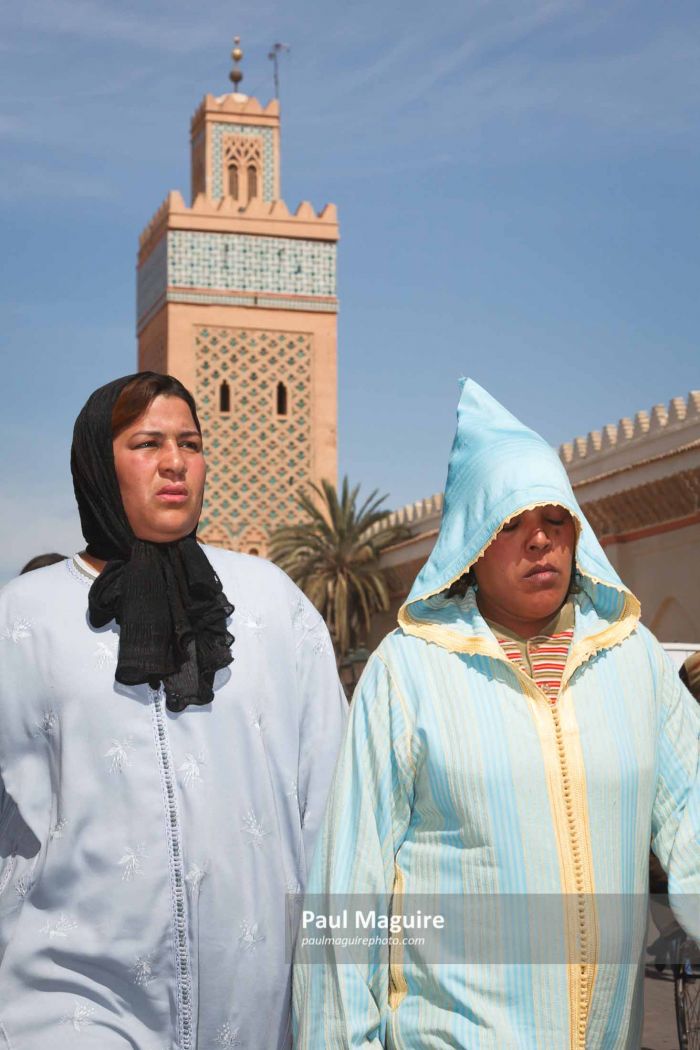 Arab women and mosque