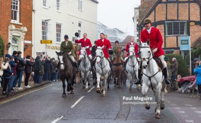 Fox hunting. Horses and hounds on traditional hunt, UK