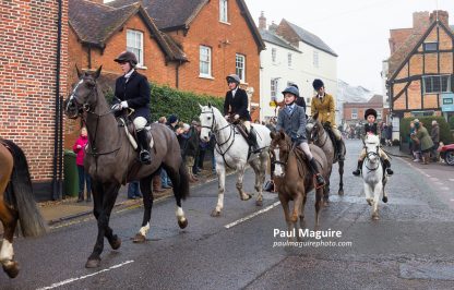 Fox hunting. Horses and hounds on traditional hunt, UK